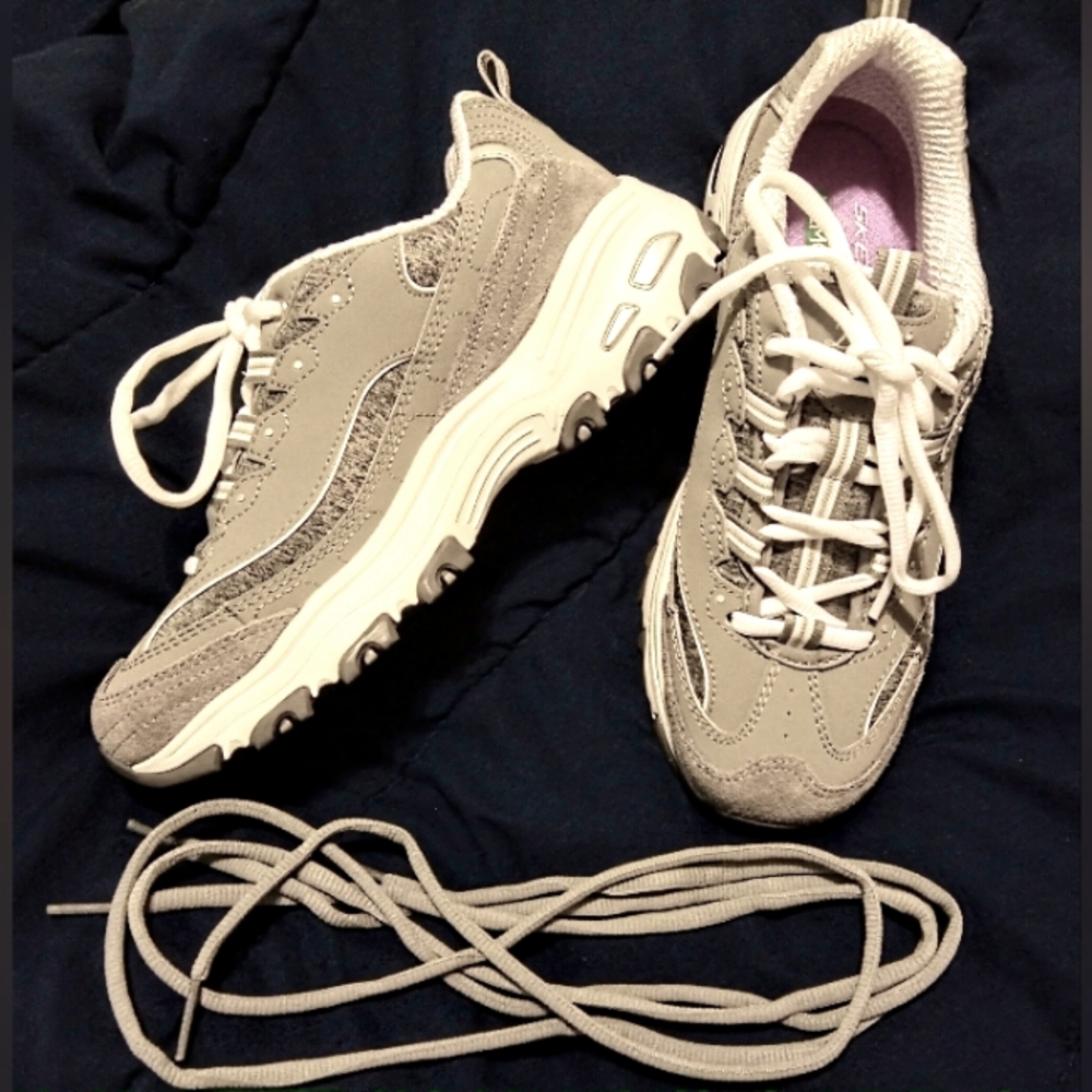 Skechers D'lites 7.5 memory foam